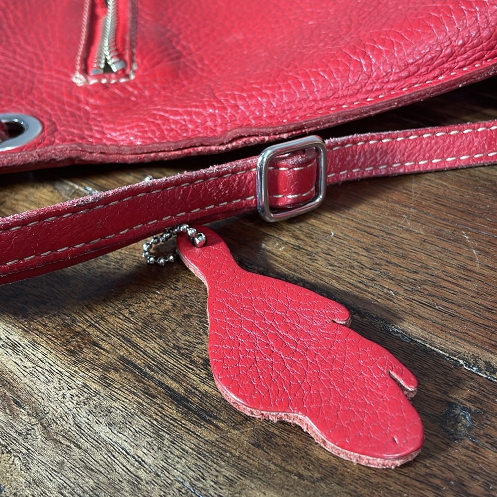 Roots pebbled leather red purse with long crossbody strap.  Made in Canada - Picture 4 of 17